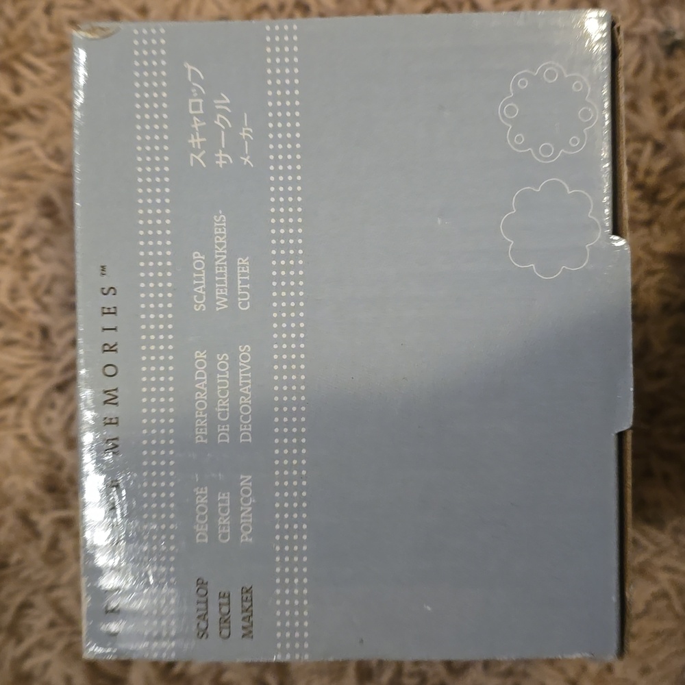 NWT Creative Memories Scallop Circle Maker